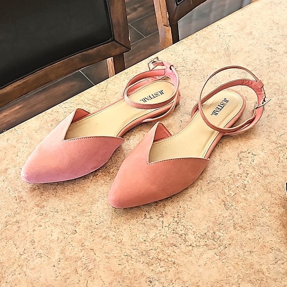 Pointed Toe Flats - Picture 1 of 5